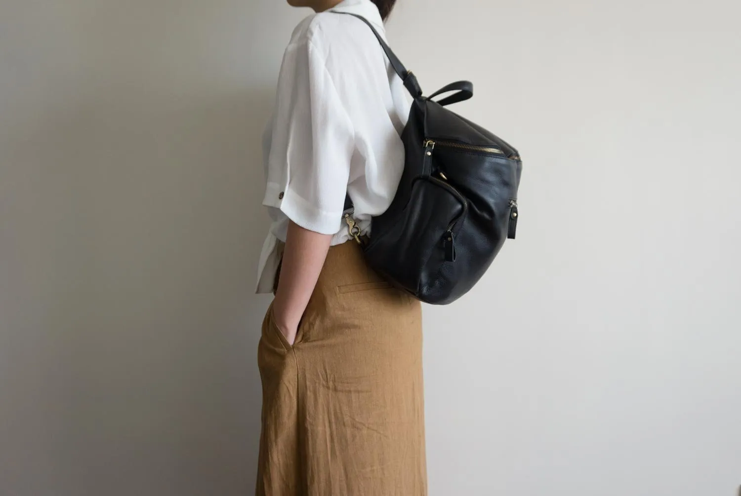Noa Convertible Bucket Bag in Black